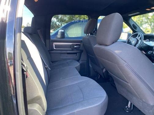 2024 RAM 1500 Classic Warlock Crew Cab 4x2 5'7' Box