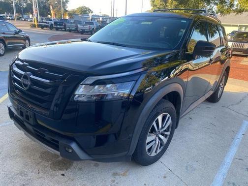 2022 Nissan Pathfinder SL 2WD