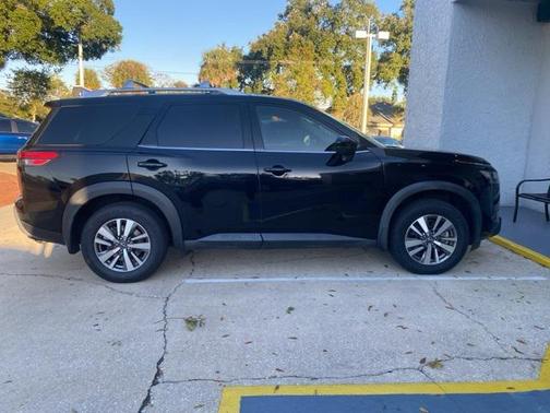 2022 Nissan Pathfinder SL 2WD