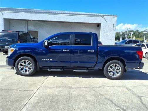 2024 Nissan Titan SV