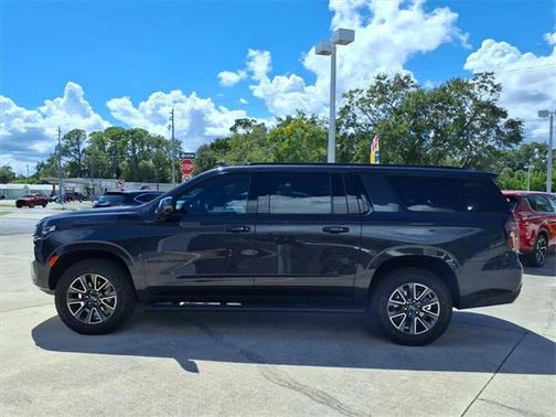 2023 Chevrolet Suburban 4WD Z71