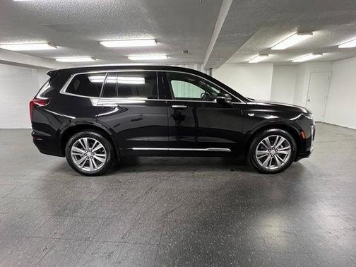 2025 Cadillac XT6 Premium Luxury FWD