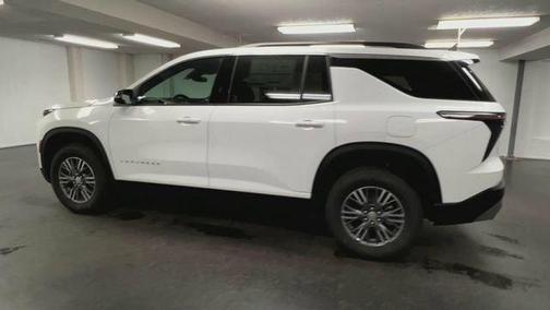 Summit White 2026 Chevrolet Traverse LT