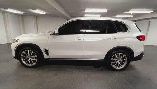 White 2025 BMW X5 xDrive40i