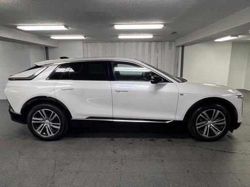 2024 Cadillac LYRIQ Luxury w/1SD