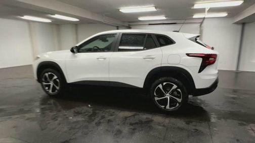 Summit White 2026 Chevrolet Trax FWD 1RS