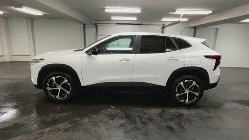 Summit White 2026 Chevrolet Trax FWD 1RS