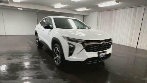 Summit White 2026 Chevrolet Trax FWD 1RS