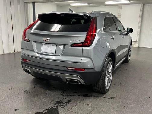 Argent Silver Metallic 2023 Cadillac XT4 Premium Luxury