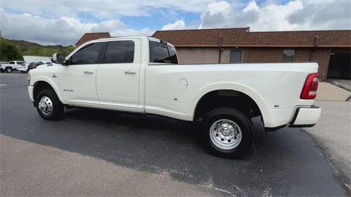 2022 RAM 3500 Laramie Crew Cab 4x4 8' Box