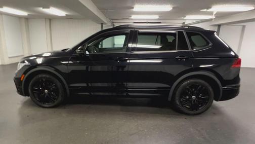 2022 Volkswagen Tiguan 2.0T SE R-Line Black