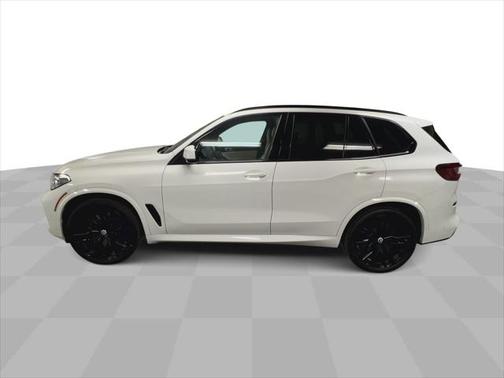 2022 BMW X5 M50i