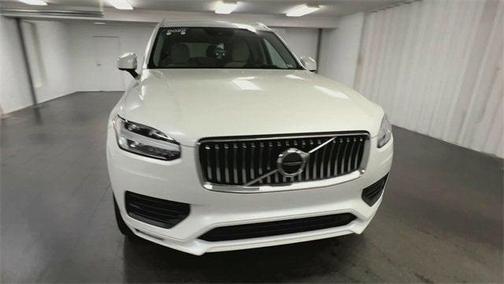 2022 Volvo XC90 T6 Momentum