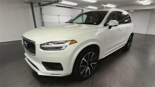 2022 Volvo XC90 T6 Momentum