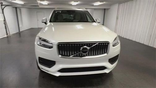 2022 Volvo XC90 T6 Momentum