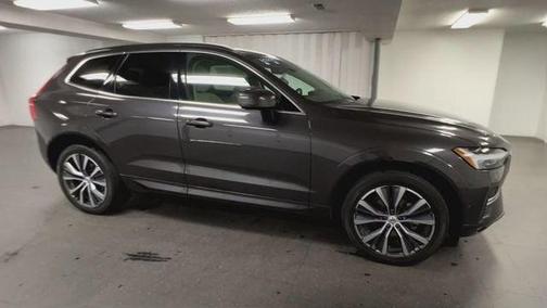 2022 Volvo XC60 B5 Momentum