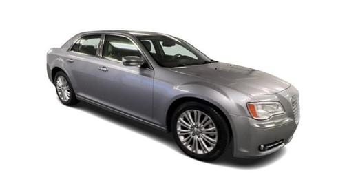 Photo 2 of 31 of 2014 Chrysler 300C Base