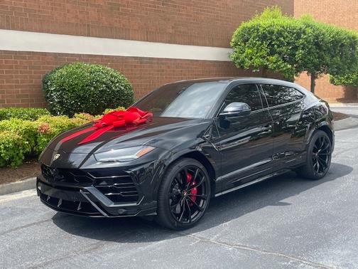 2022 Lamborghini Urus Base