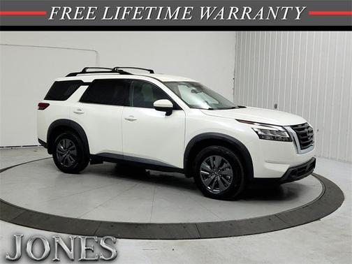 2022 Nissan Pathfinder SV
