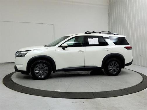 2022 Nissan Pathfinder SV