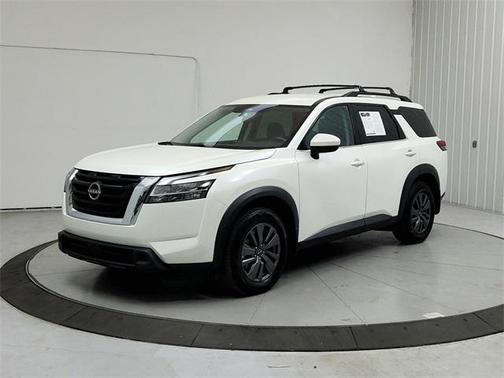 2022 Nissan Pathfinder SV