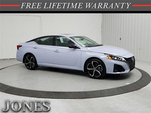 2025 Nissan Altima SR