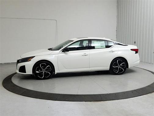 2025 Nissan Altima SR