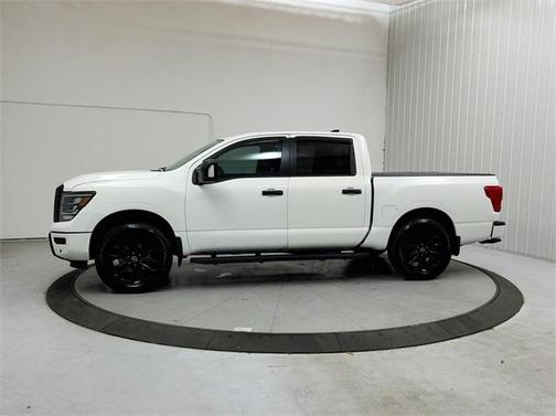 2023 Nissan Titan SV