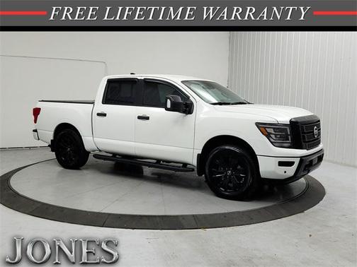 2023 Nissan Titan SV