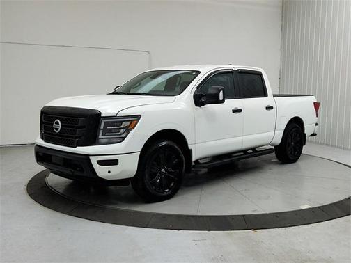 2023 Nissan Titan SV