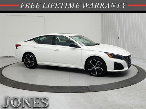 2025 Nissan Altima SR