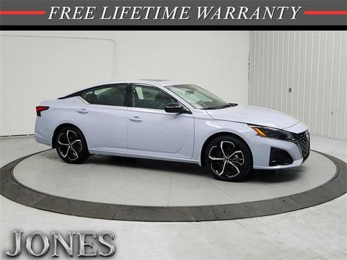 2025 Nissan Altima SR