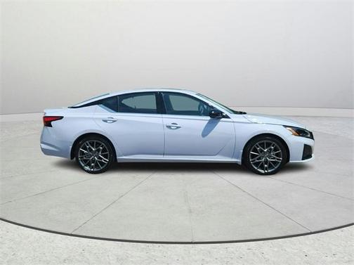 2024 Nissan Altima 2.0 SR