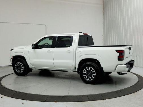 Glacier White 2026 Nissan Frontier SV