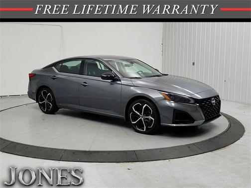 2025 Nissan Altima SR