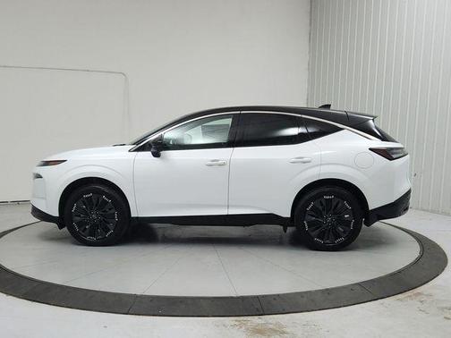 White / Black 2026 Nissan Murano Platinum