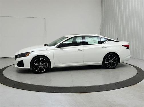 2025 Nissan Altima SR