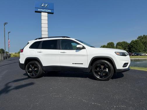 Bright White Clearcoat 2021 Jeep Cherokee Altitude