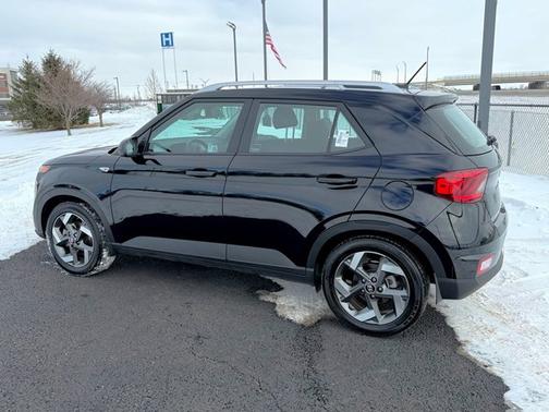 2025 Hyundai VENUE SEL