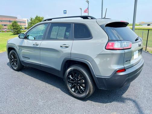 Sting-Gray Clearcoat 2023 Jeep Cherokee Altitude