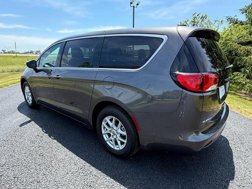 Granite Crystal Metallic Clearcoat 2023 Chrysler Voyager LX