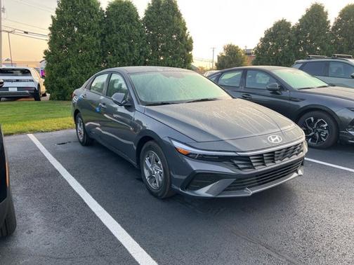 2025 Hyundai ELANTRA SE