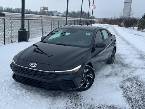 2025 Hyundai ELANTRA SEL Sport