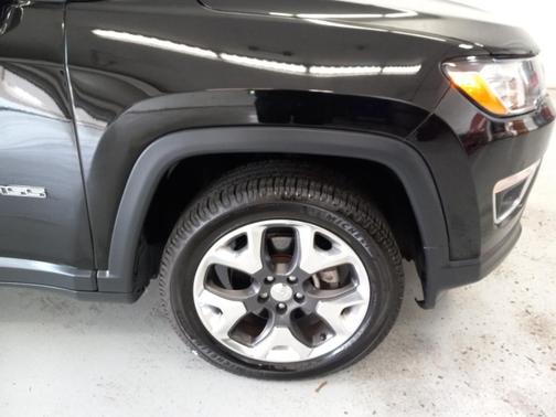 Diamond Black Crystal Pearlcoat 2018 Jeep Compass Limited