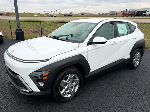 Atlas White 2025 Hyundai KONA SE