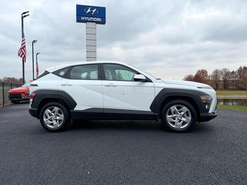 Atlas White 2025 Hyundai KONA SE
