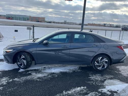 Ecotronic Gray 2025 Hyundai ELANTRA Sport