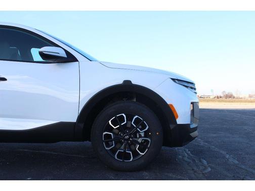 Atlas White 2024 Hyundai SANTA CRUZ SEL
