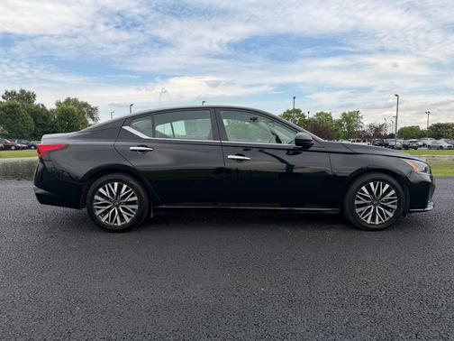 Super Black 2024 Nissan Altima 2.5 SV