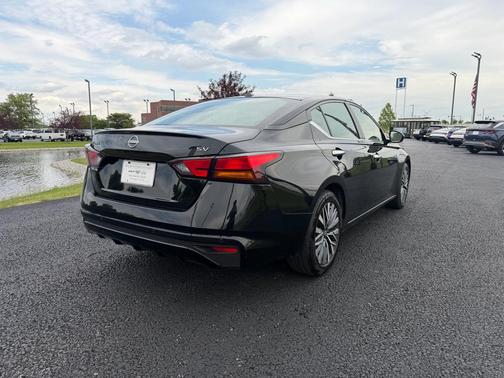 Super Black 2024 Nissan Altima 2.5 SV